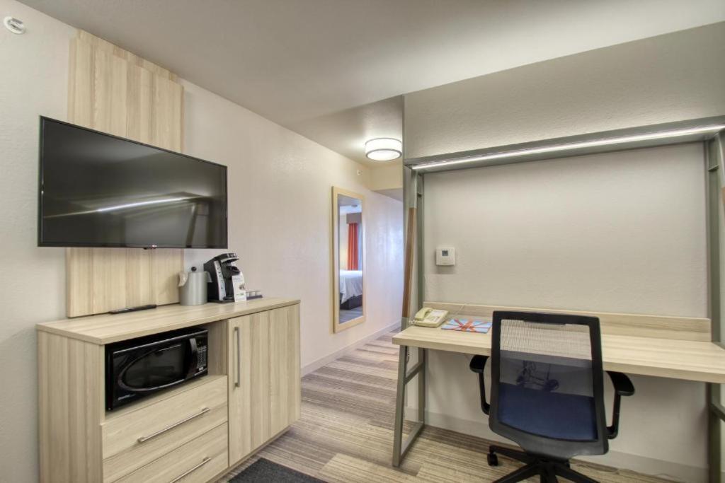 Holiday Inn Express Hotel & Suites Milwaukee Airport By Ihg Ngoại thất bức ảnh