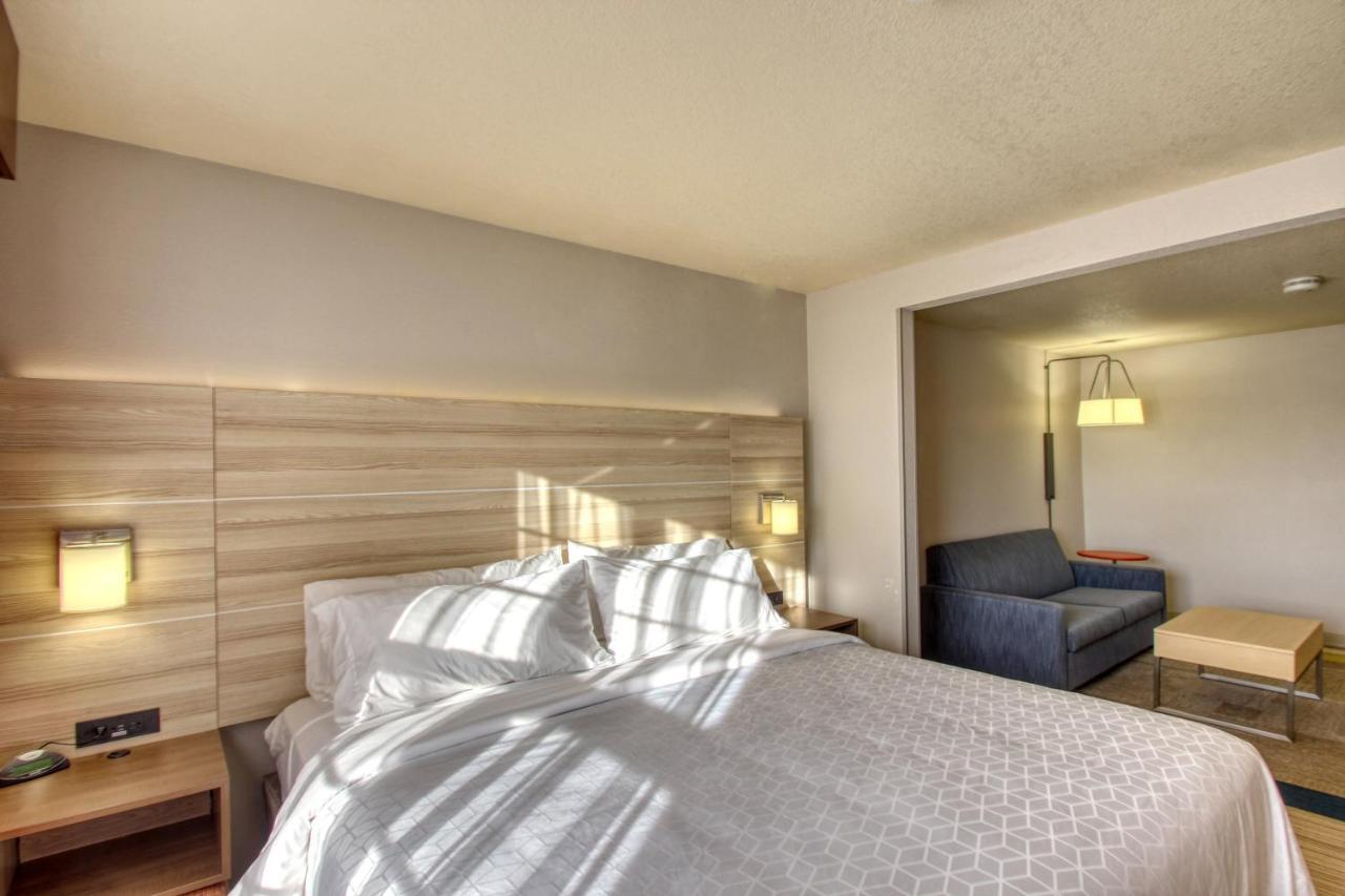 Holiday Inn Express Hotel & Suites Milwaukee Airport By Ihg Ngoại thất bức ảnh